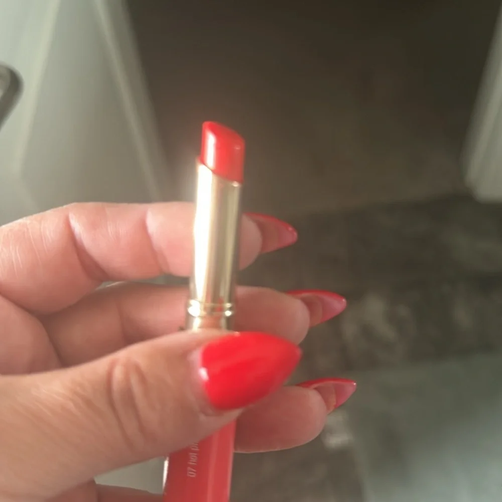 Clarins Instant Light Lip Balm Perfector #07 Hot Pink - Size 1.8 g / 0.06 Oz.